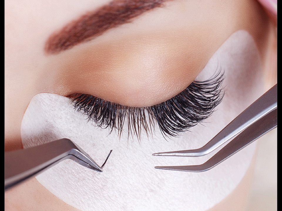 کاشت و اکستنشن مژه